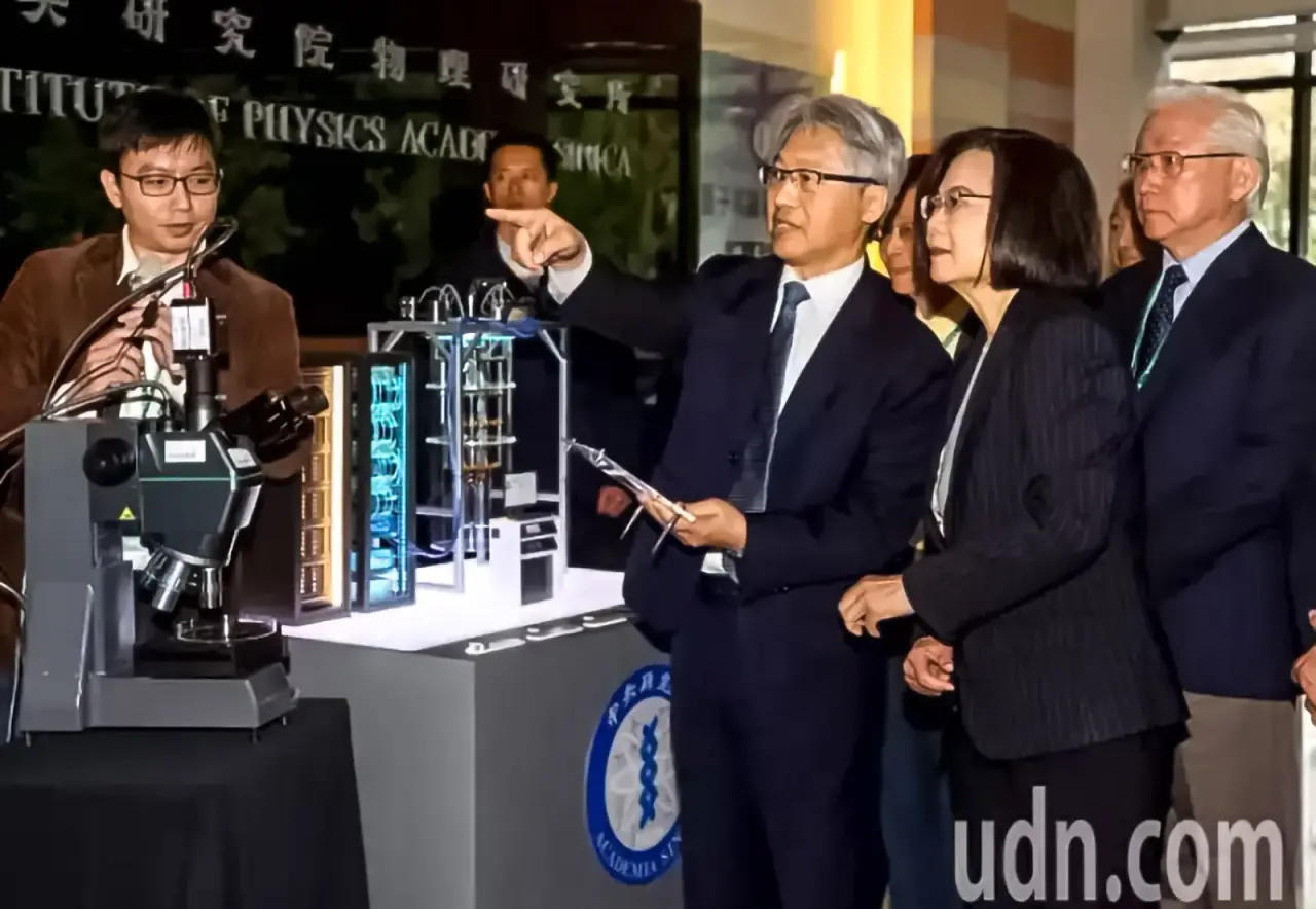 Academia Sinica | Quantum Computing Interactive Model — project photograph 7