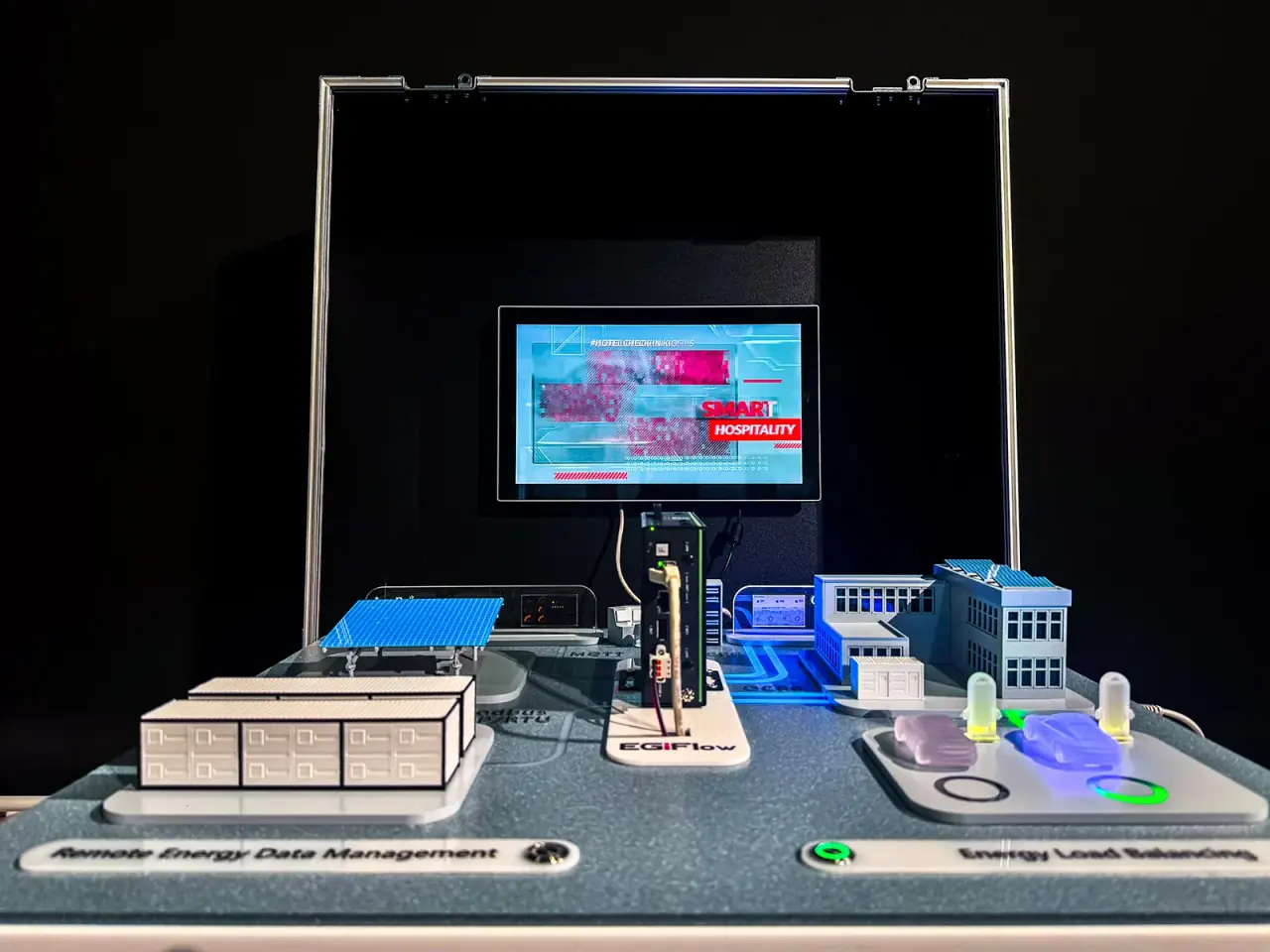 ADLINK | EMU Interactive Display Case — project photograph 2