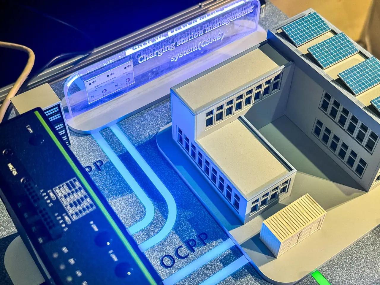 ADLINK | EMU Interactive Display Case — project photograph 5