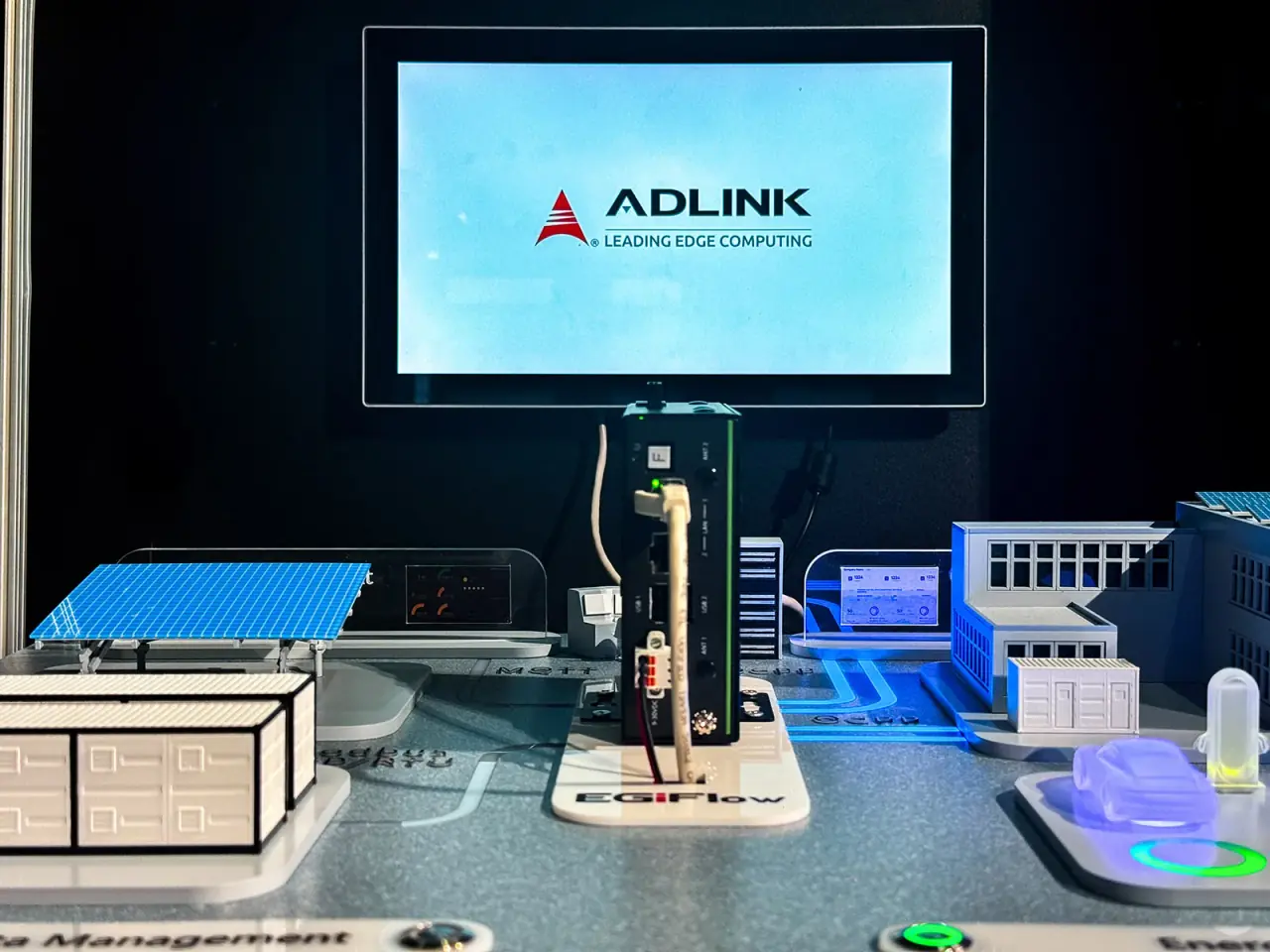 ADLINK | EMU Interactive Display Case — project photograph 10