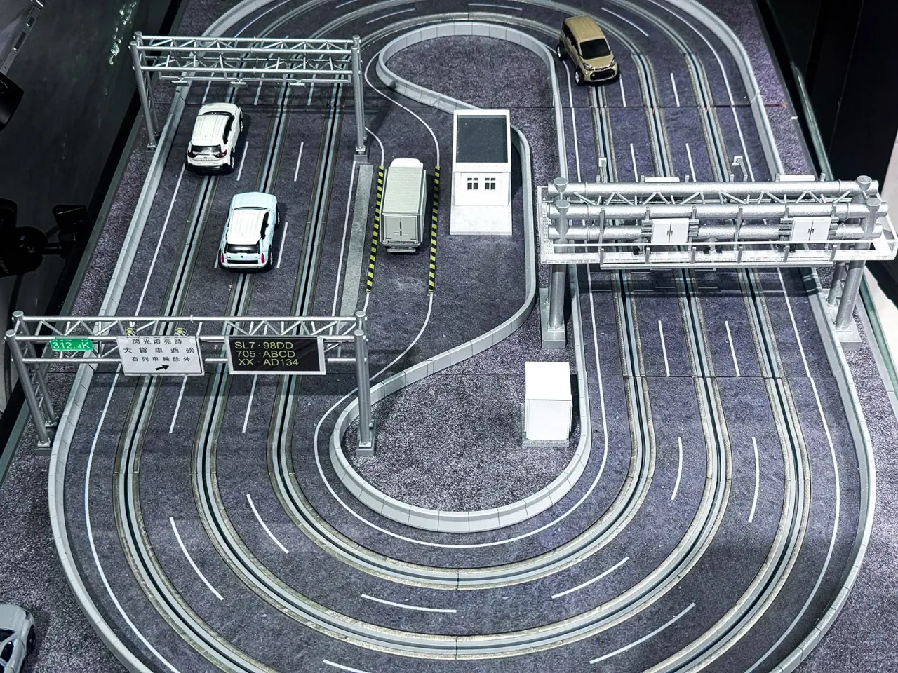 FETCi | Interactive Electronic Toll Collection Model — project photograph 1
