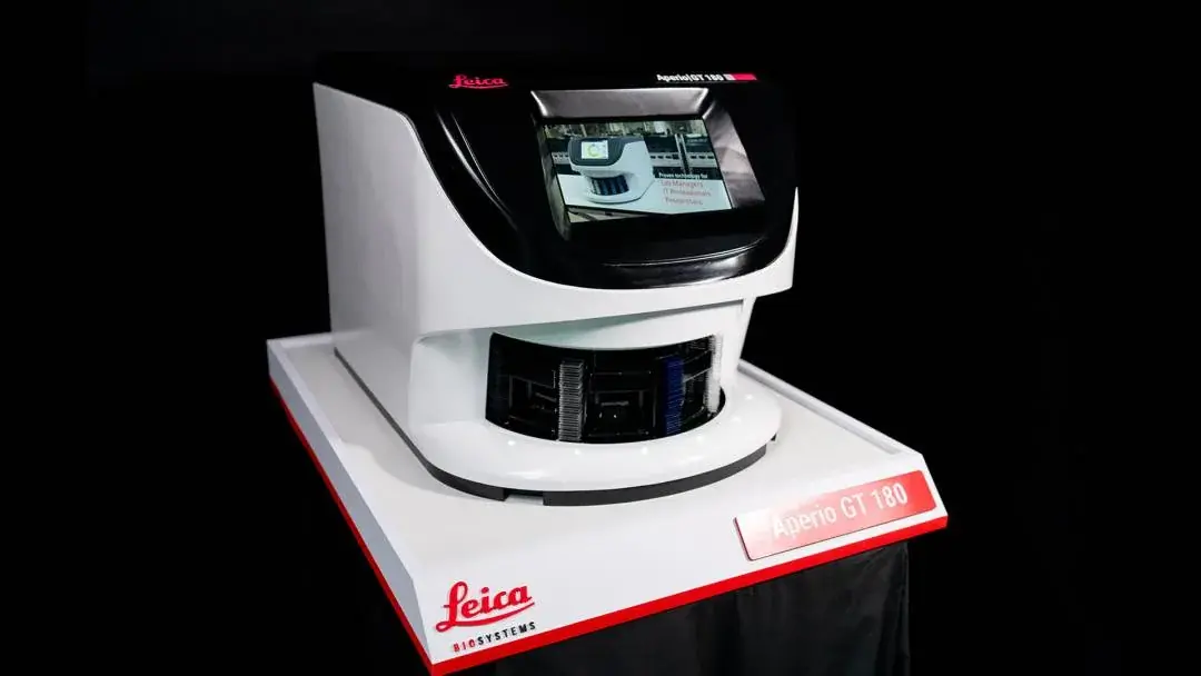 Leica | Life-Size Instrument Model with Modular Components