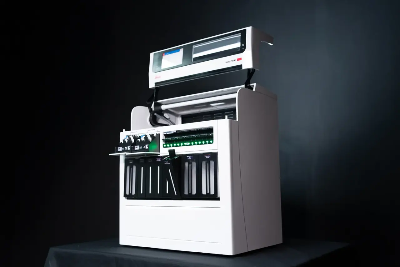 Leica | Life-Size BOND-PRIME Instrument Model — project photograph 8
