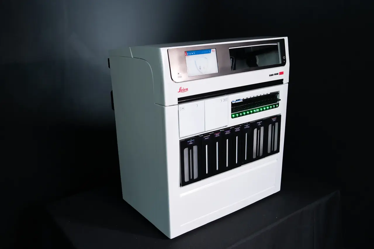 Leica | Life-Size BOND-PRIME Instrument Model — project photograph 9