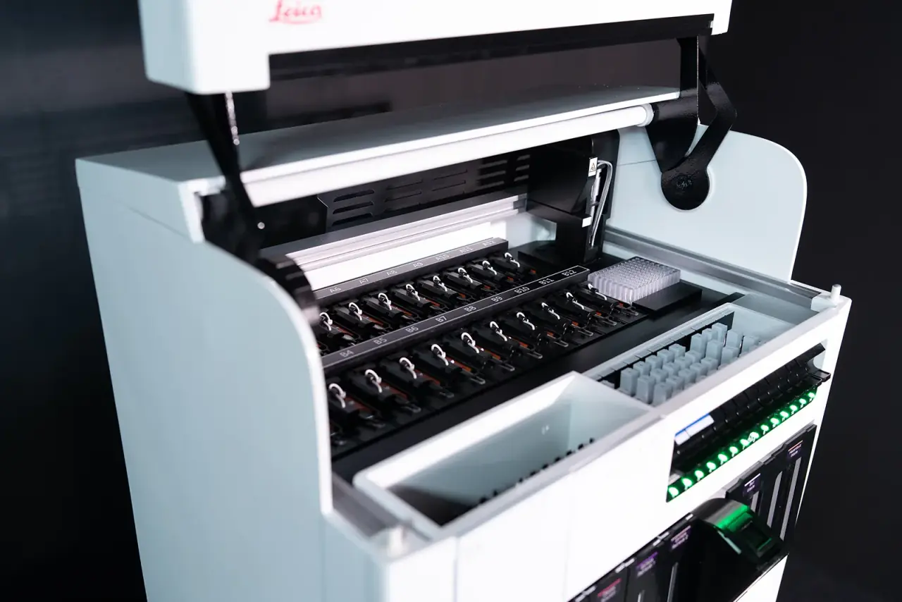Leica | Life-Size BOND-PRIME Instrument Model — project photograph 4