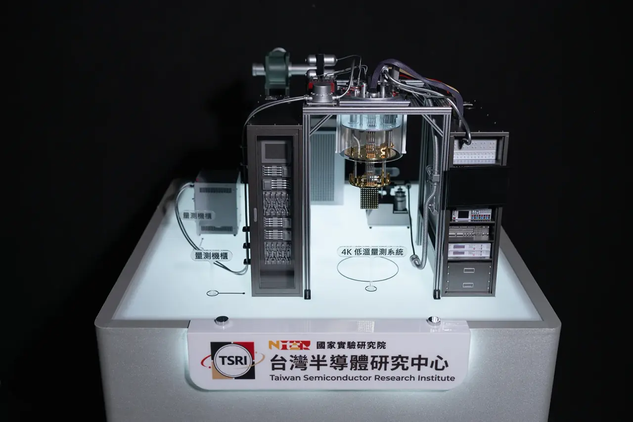 TSRI | Upgraded Quantum Computer Display Model — project photograph 2