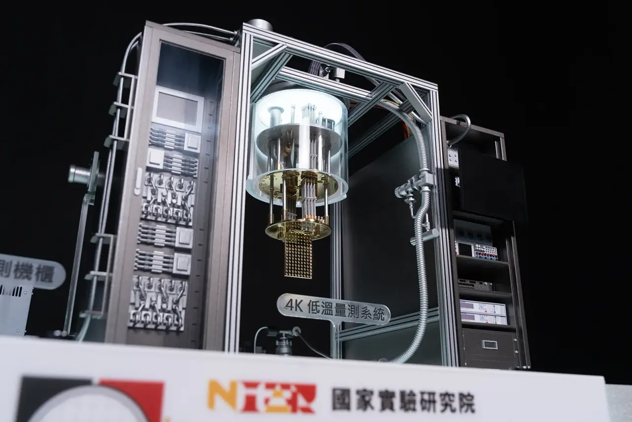 TSRI | Upgraded Quantum Computer Display Model — project photograph 10