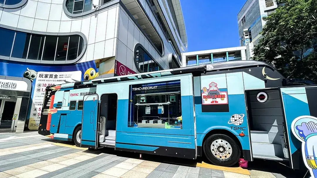 TSMC | Space-Themed Interactive Recruitment Display