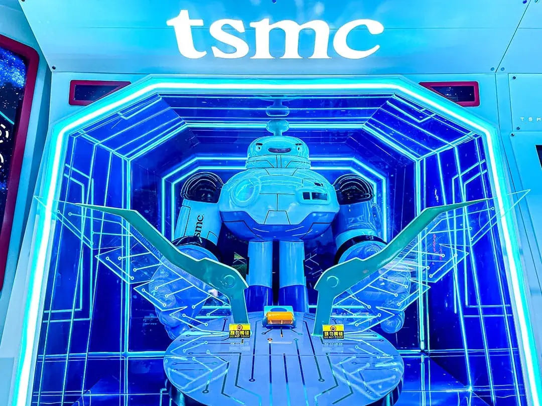 TSMC | Space-Themed Recruitment Exhibition Vehicle — project photograph 5