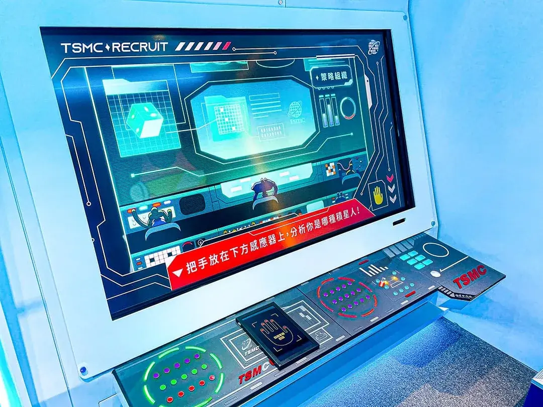 TSMC | Space-Themed Recruitment Exhibition Vehicle — project photograph 4